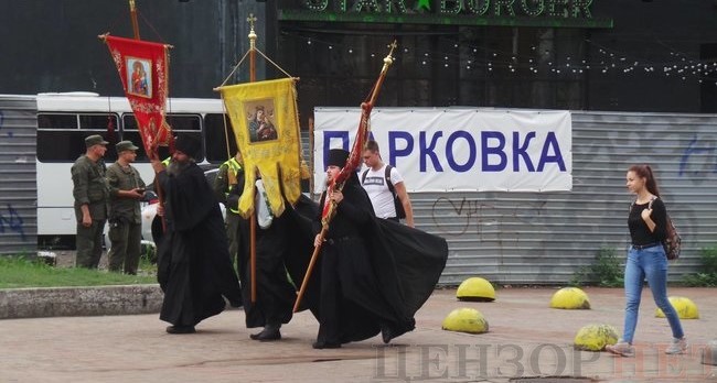 Онуфрій, Новинський, Бойко і віряни: як УПЦ МП хресну ходу проводили 09