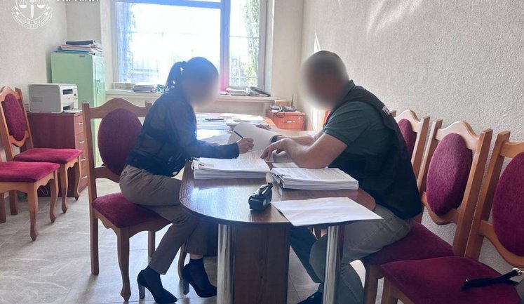 Фіктивне працевлаштування до коледжу заради відстрочки: у Житомирі 14 осіб отримали підозри. ФОТОрепортаж