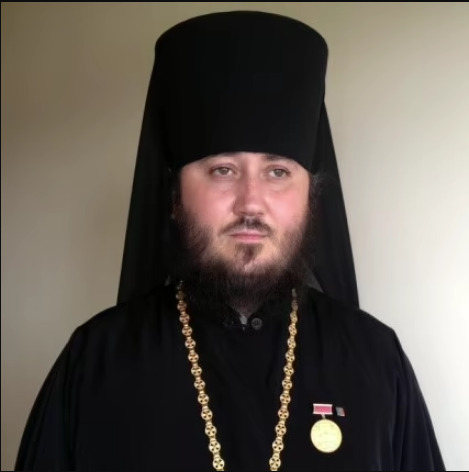 На Закарпатті кума дружини Медведчука, священника УПЦ МП викрили на пропаганді комунізму 01