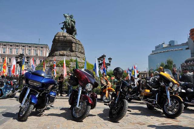 Freedom Diversity: Ukrainian bikers rode in downtown Kyiv 22