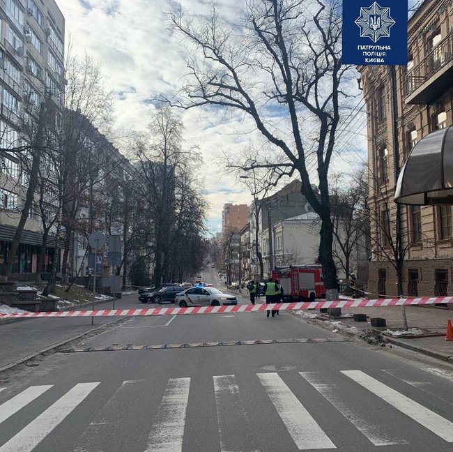 У центрі Києва виявили підозрілий предмет, викликали фахівців, - патрульна поліція 01