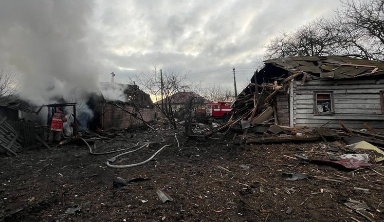 Черниговская область под ударом врага: погибла волонтер, повреждено предприятие и энергообъекты. ФОТОРЕПОРТАЖ