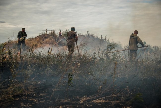 Shells detonate in occupied Donbas, fire reaches Ukrainian positions 01