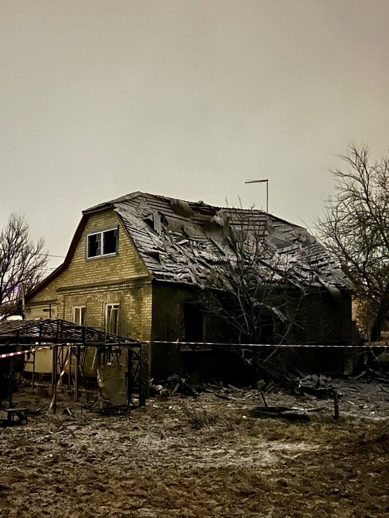 Consequences of missile attack in Kyiv 07