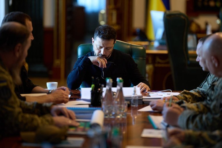 Зеленський провів нараду з військовими: подробиці