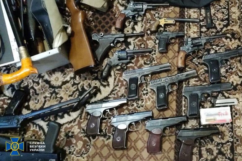 СБУ затримала "чорних зброярів", які продавали зброю криміналітету