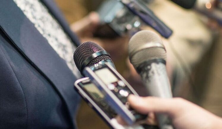Президенту спочатку треба зобов'язати Кабмін стандартизувати жарти в гумористичних програмах, - Бутусов щодо указу про стандарти новин
