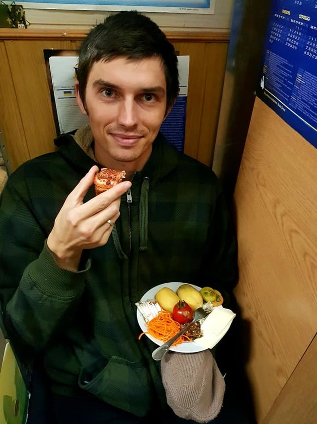 Хлопці раділи, як діти! - волонтери влаштували в Одеському військовому госпіталі свято для поранених бійців ЗСУ 05