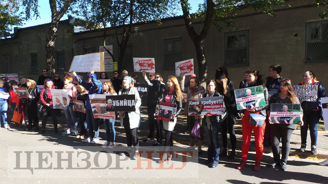 Україна без шкуродерів, - активісти пікетують Шевченківський райсуд Києва з вимогою притягнути до відповідальності догхантера Святогора 02