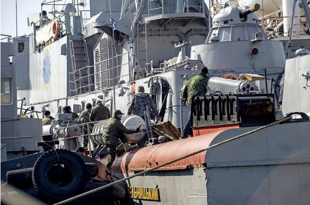 Командиру бригади ракетних кораблів Чорноморського флоту РФ повідомлено про підозру у захопленні українського корвета Хмельницький у 2014 році, - Офіс генпрокурора 01