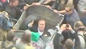 Под ВР депутата Журавского выкинули в мусорный контейнер. ВИДЕО+ФОТО