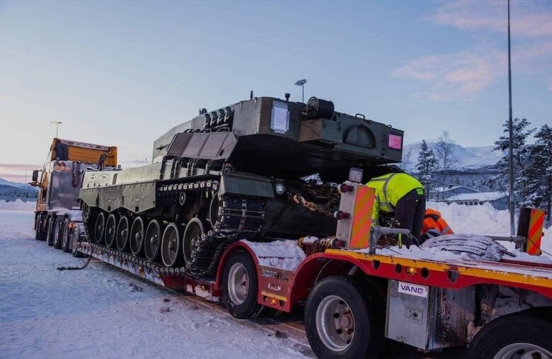 Норвегія відправила до України вісім танків Leopard 2A4, чотири машини BREM і радар контрбатарейної боротьби 03