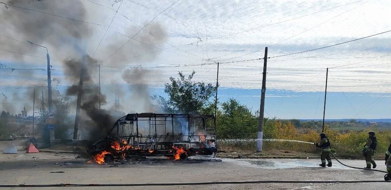 РФ вдарила по автобусу та автомобілю в Слов’янську: є загиблий