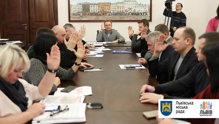 Пожежа у Львові: двоє постраждалих залишаються в реанімації, всі ярмарки в місті закрито на час перевірки, - міськрада. ВIДЕО