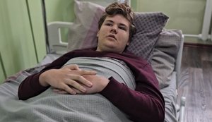 Снаряд прилетів у кімнату: 16-річний хлопець вижив під час масованих ударів РФ по Херсону. ВIДЕО