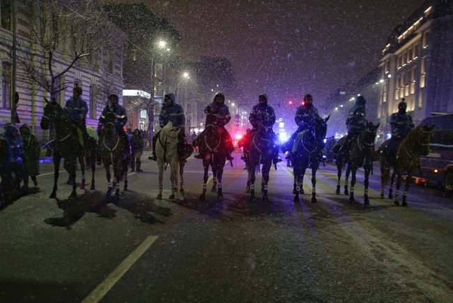 Десятки тисяч жителів Румунії вийшли на антикорупційні протести. 07