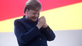 "Шеф, спасибо!" - однопартийцы проводили Меркель 10-минутными овациями после объявления о ее уходе с поста лидера ХДС. ВИДЕО