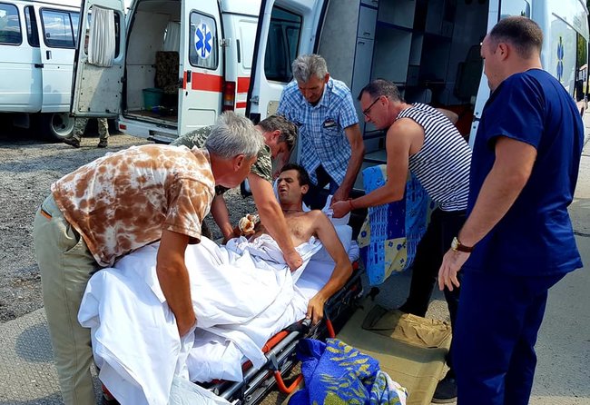 Борт із 24 пораненими українськими воїнами прибув до Одеси, троє - важких, - волонтер Танцюра 02