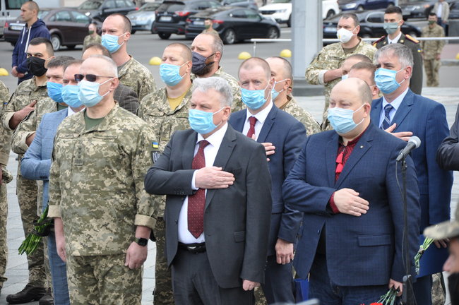 С погибшим Героем Украины Тарасом Матвиивым простились на Майдане Незалежности в Киеве 19