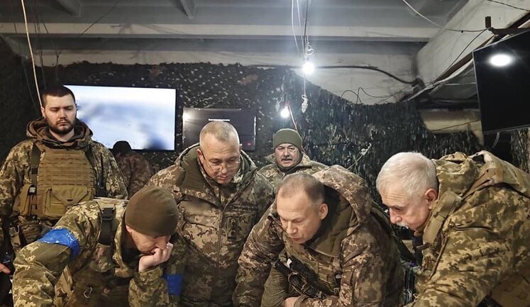 Syrsky discussed situation on front line with commanders of units defending Bakhmut and Soledar. ФОТОрепортаж