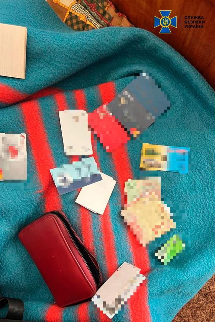 Троє в’язнів Рівненської колонії виманювали гроші у родичів зниклих безвісти українських воїнів, - СБУ 03
