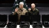 Порошенко передав дрони ЗСУ