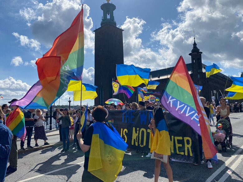 Посол України у Швеції Плахотнюк відвідав прайд у Стокгольмі 03