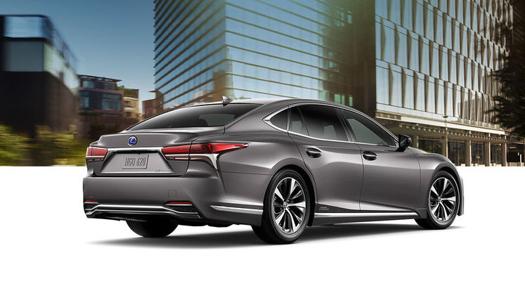 Toyota отзывает в Китае более 3 тысяч Lexus из-за дефектов с колесами