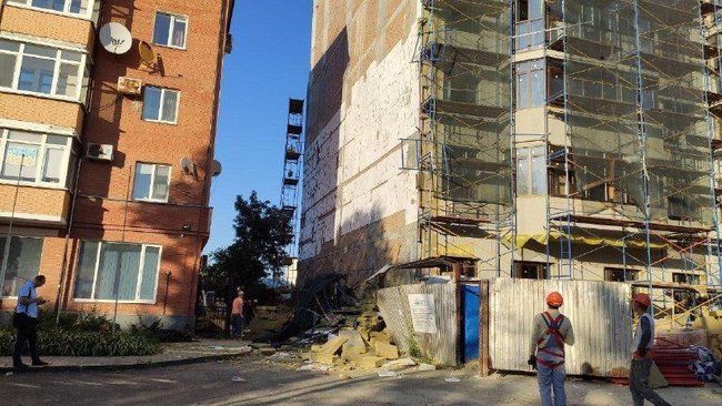 Риштування обвалилося в центрі Полтави, є постраждалі 02