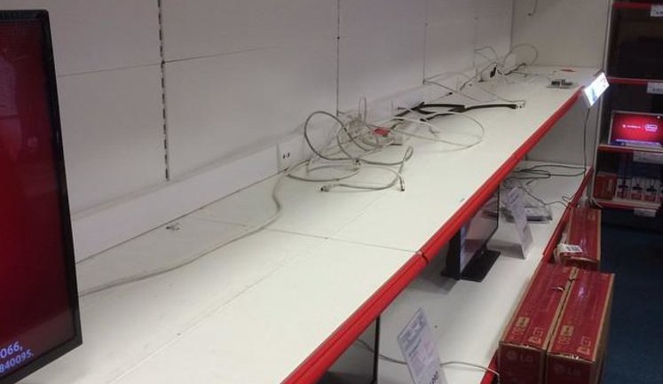 "Black Tuesday" in Russia": Russians stormed stores getting rid of rubles. PHOTOS
