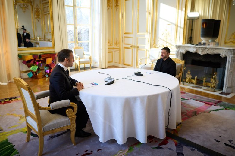 Зеленський розповів подробиці зустрічі із Макроном у Парижі