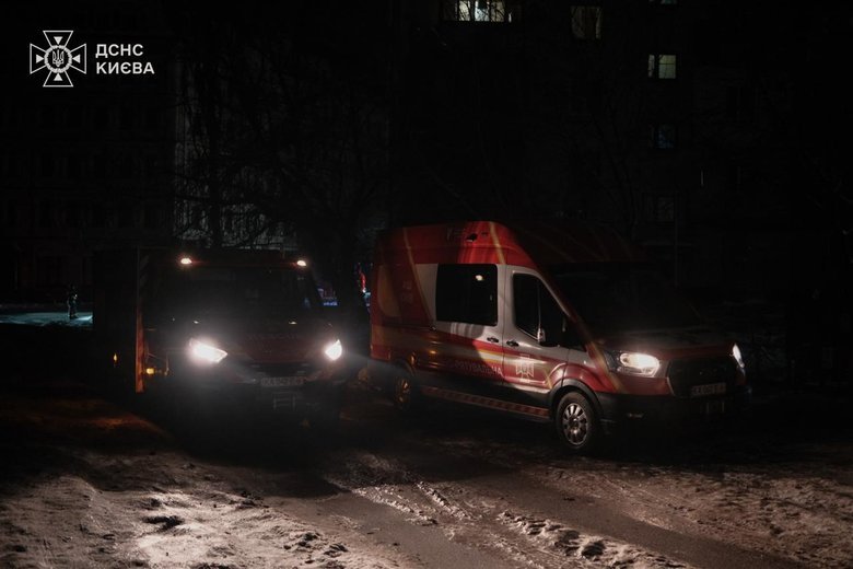 Нічна атака РФ на Київ: поранені, пожежі та руйнування у п’яти районах