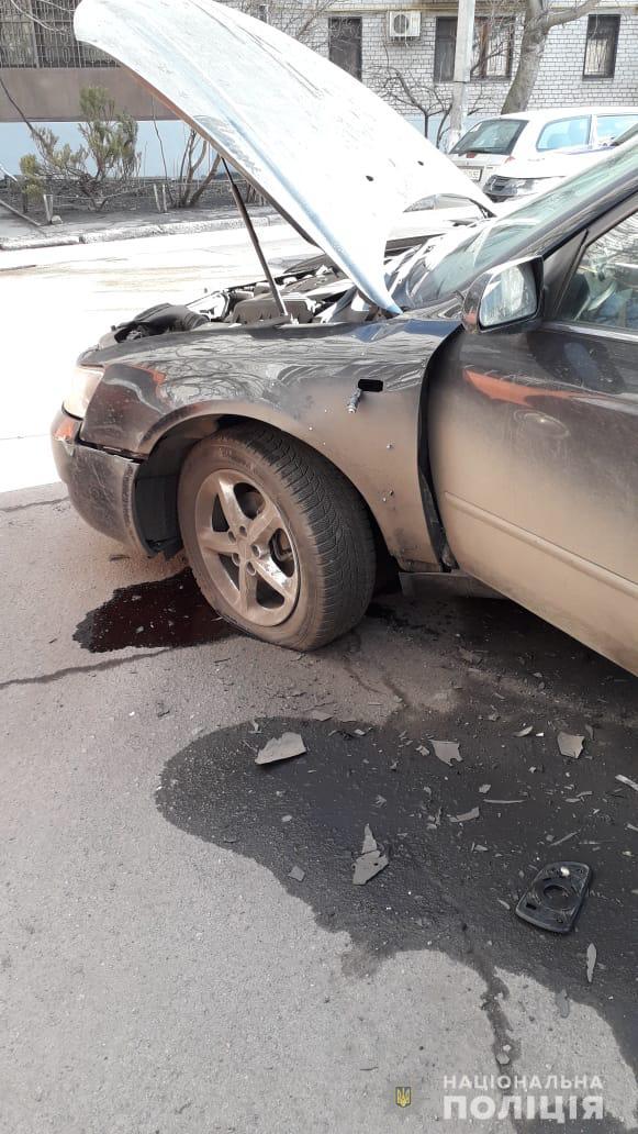 Прикрепленная к машине граната взорвалась в Днепре 01