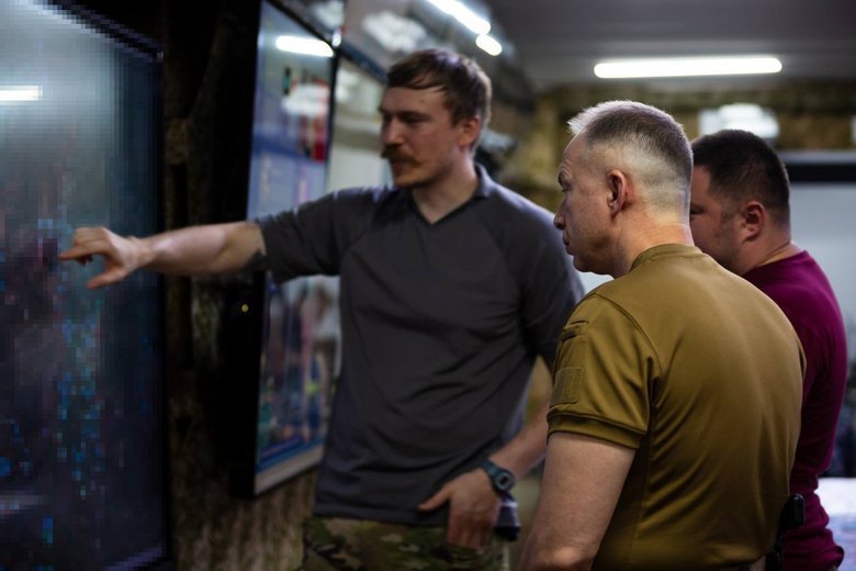 Сирський відвідав найгарячіші напрямки фронту