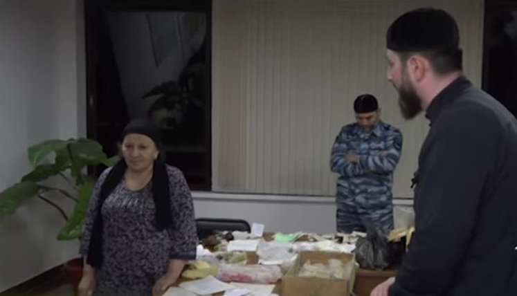 "Имел долгосрочный контракт с джиннами", - в Чечне трех задержанных в эфире телеканала заставили признаться в колдовстве