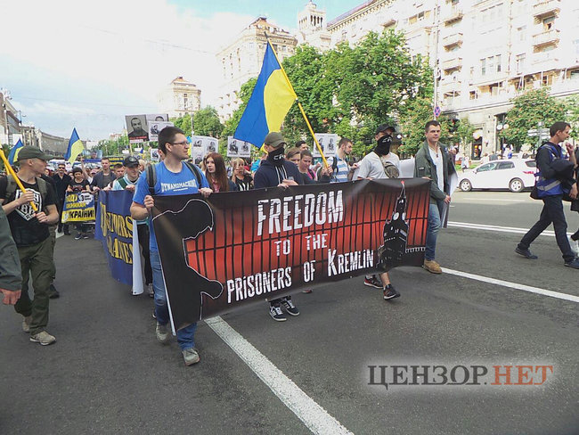 Акция Свободу защитникам Украины проходит в Киеве 01