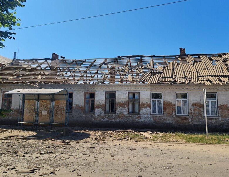 Росіяни знову обстріляли Нікополь: пошкоджено гімназію та спортшколу, один приватний будинок повністю зруйнований 02
