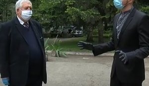 Яценюк передав матеріальну допомогу медперсоналу Чернівецької лікарні: "На таких людях, як ви, тримається країна"