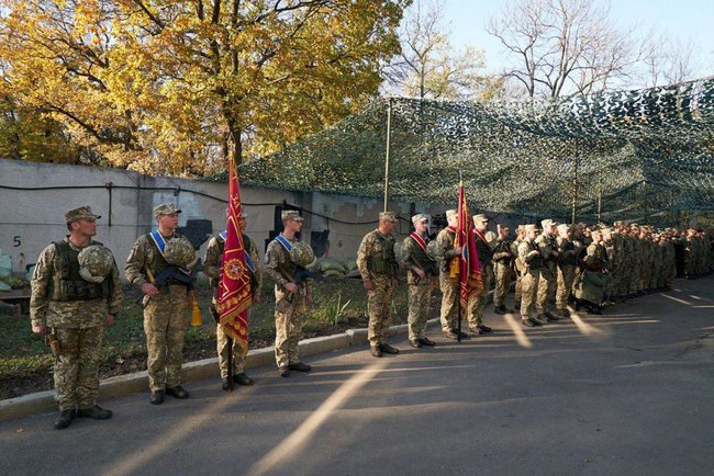 Україна підвелася на ноги, обтрусила пил і сказала ворогам: Не дочекаєтеся! - Зеленський на Донбасі 05 Україна підвелася на ноги, обтрусила пил і сказала ворогам: Не дочекаєтеся! - Зеленський на Донбасі 05