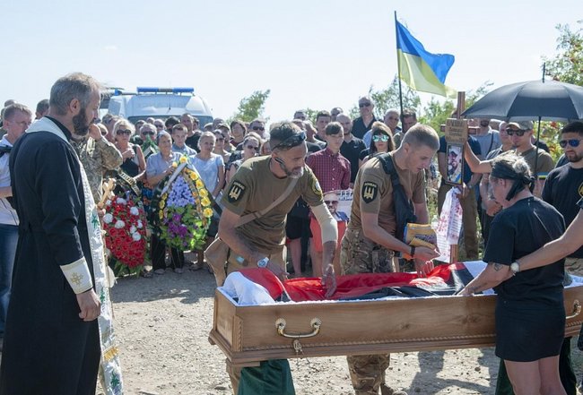 Убитого ветерана Донбасса Олешко похоронили в Бердянске 11