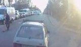 "Скорая" сбивает ребенка в Одессе - врач как ни в чем не бывало продолжает разговор по телефону. ВИДЕО