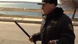 "Откройте уши. Я буду применять спецсредства," - охранник запрещал журналистам снимать пожар на Углегорской ТЭС. ВИДЕО