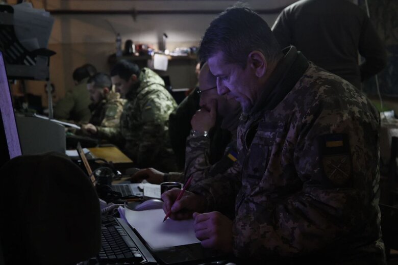 Сирський приїхав до Бахмуту: Бої тривають на околицях, росіяни хочуть оточити місто 05