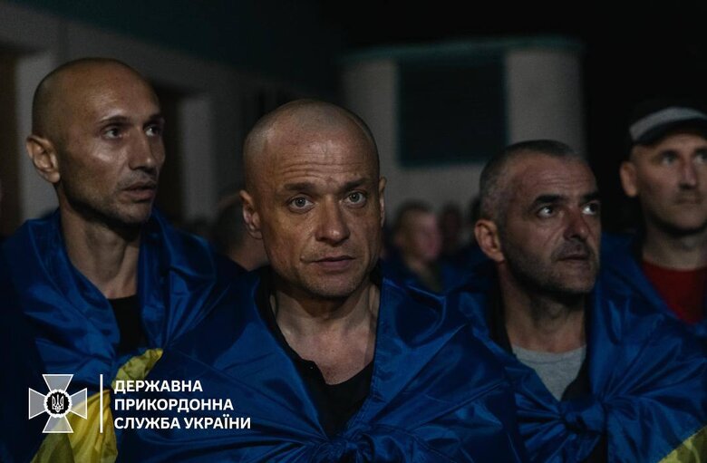 ДПСУ оприлюднила фото захисників, які 25 червня повернулися з російського полону