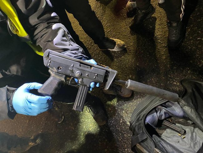 В Киеве на Оболони обстреляли автомобиль, - полиция 04