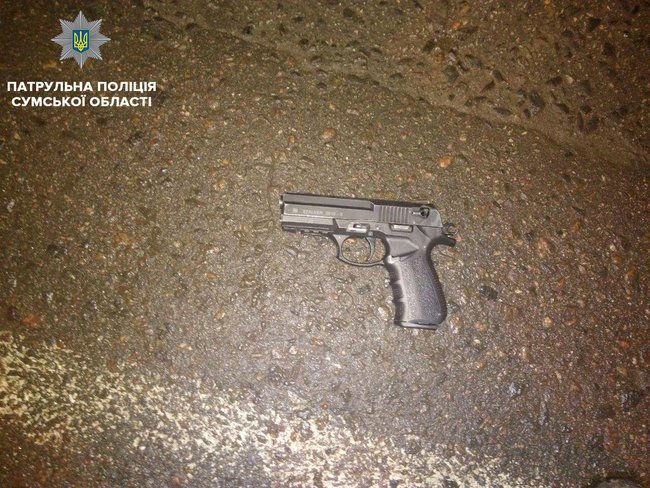 У Сумах через конфлікт біля магазину сталася стрілянина, двох людей поранено, - поліція 02