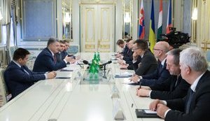 Порошенко обговорив із головами МЗС Чехії, Словаччини та Угорщини ситуацію на Донбасі та санкції проти Росії. ФОТО