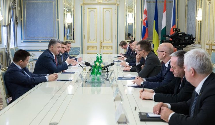 Порошенко обговорив із головами МЗС Чехії, Словаччини та Угорщини ситуацію на Донбасі та санкції проти Росії. ФОТО