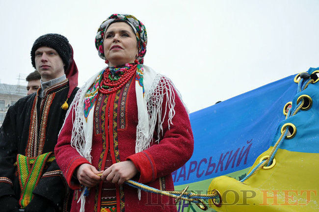 Українські казначеї розгорнули в центрі Києва найдовший прапор України 27