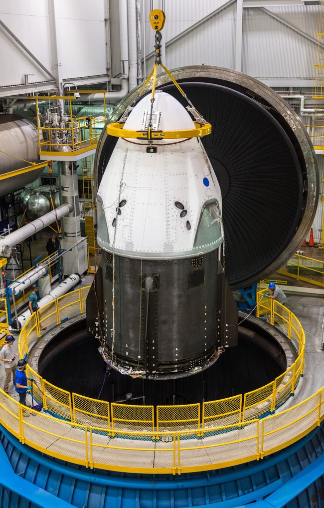 NASA заканчивает тестировать космолет Илона Маска 01